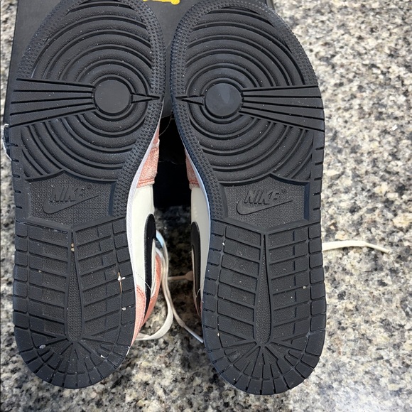 Nike Kids Sneakers - Red and Cream - Picture 10 of 16